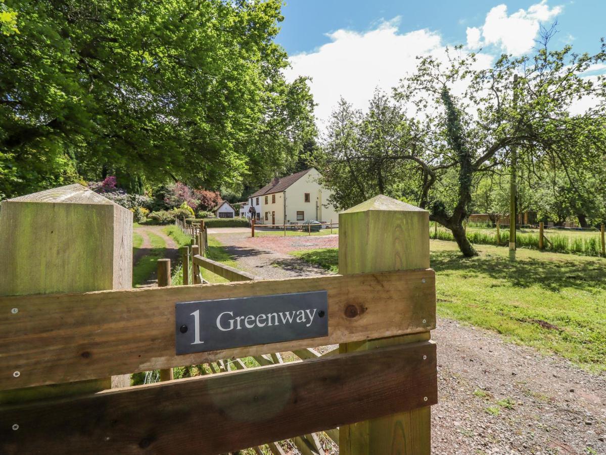 1 Greenway Cinderford 外观 照片